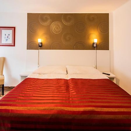 Riviera Rooms Vendegszobak Mosonmagyaróvár エクステリア 写真
