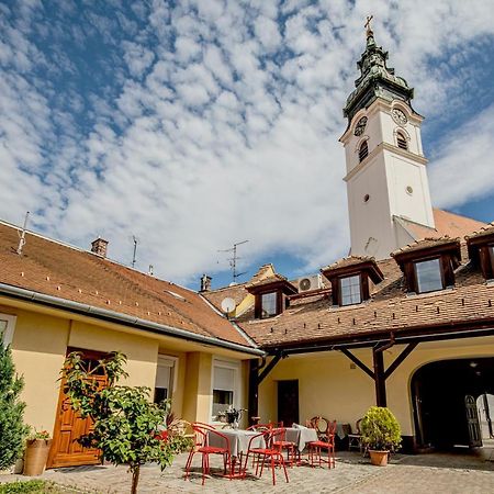 Riviera Rooms Vendegszobak Mosonmagyaróvár エクステリア 写真