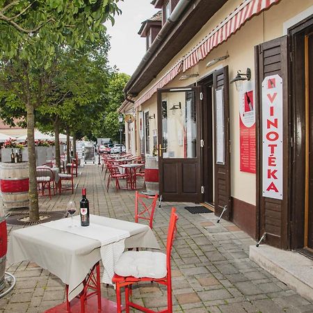 Riviera Rooms Vendegszobak Mosonmagyaróvár エクステリア 写真