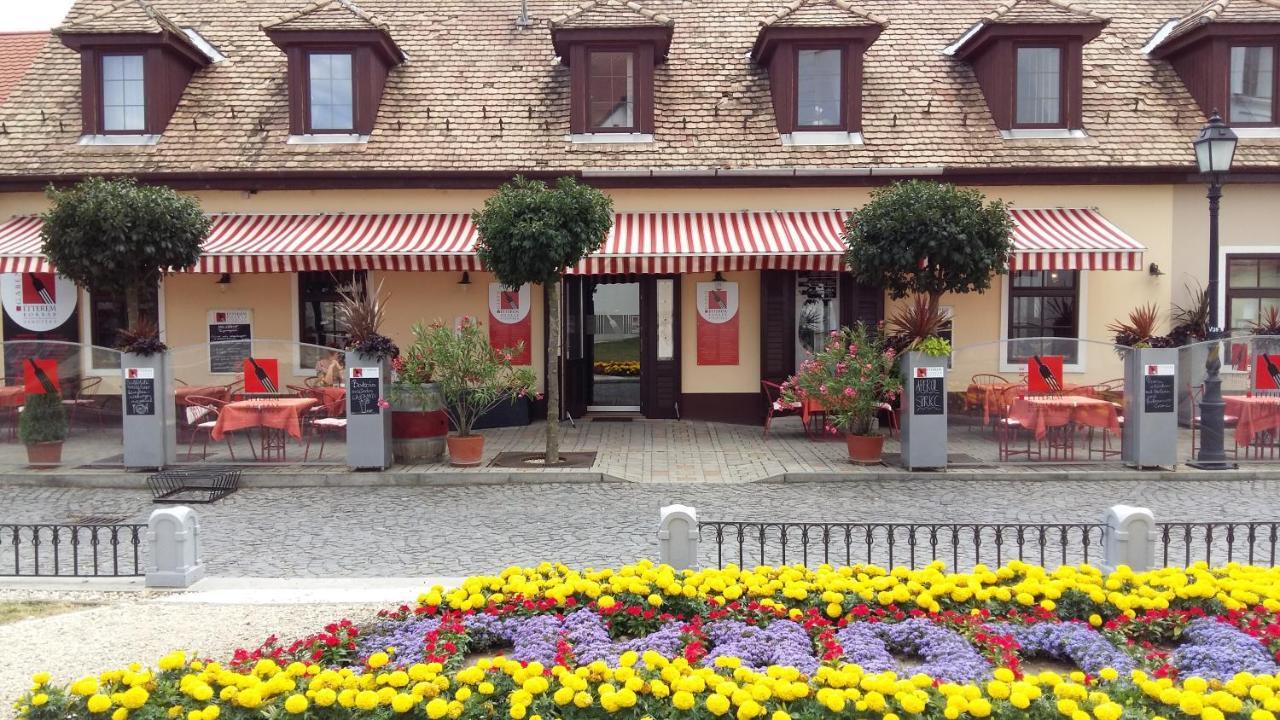 Riviera Rooms Vendegszobak Mosonmagyaróvár エクステリア 写真