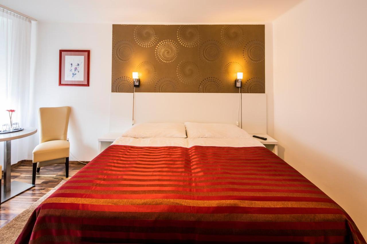 Riviera Rooms Vendegszobak Mosonmagyaróvár エクステリア 写真
