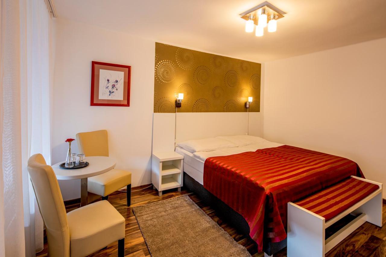 Riviera Rooms Vendegszobak Mosonmagyaróvár エクステリア 写真
