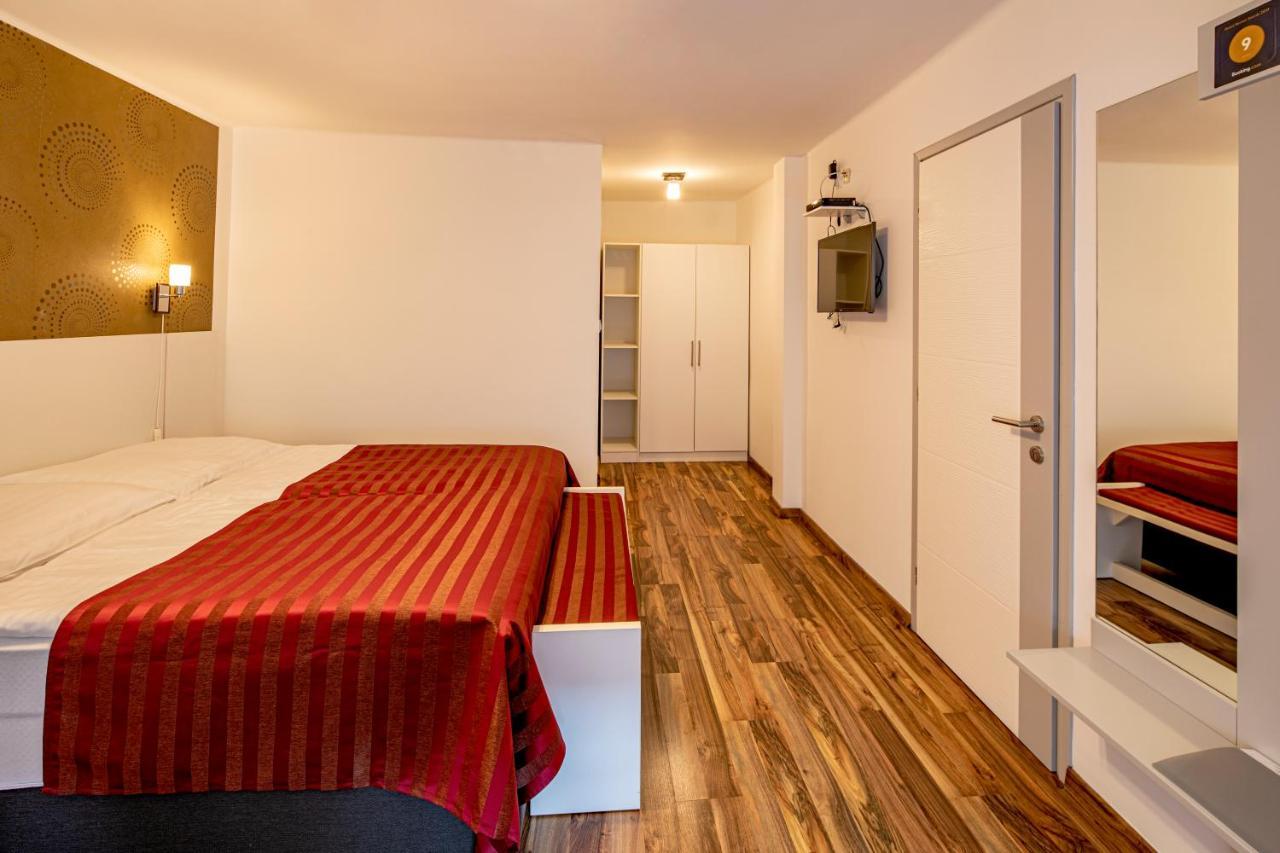 Riviera Rooms Vendegszobak Mosonmagyaróvár エクステリア 写真