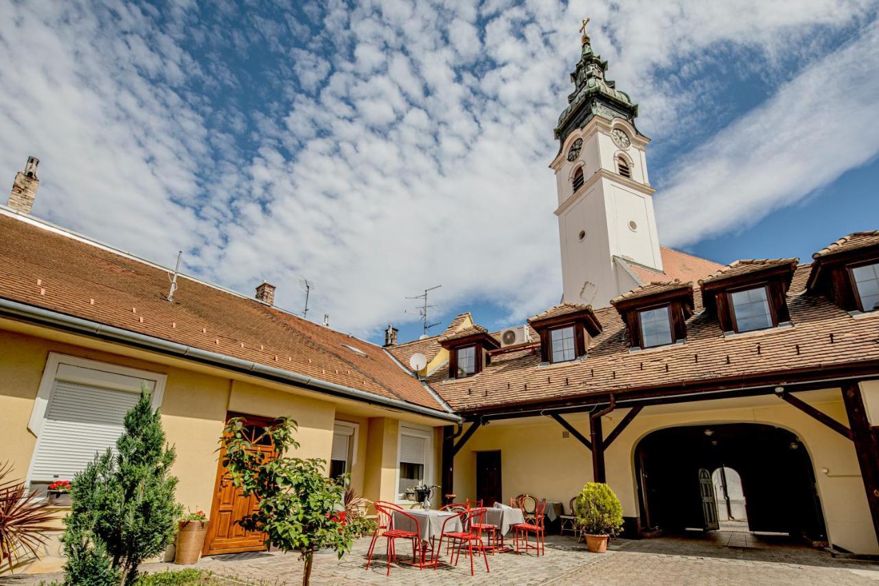 Riviera Rooms Vendegszobak Mosonmagyaróvár エクステリア 写真